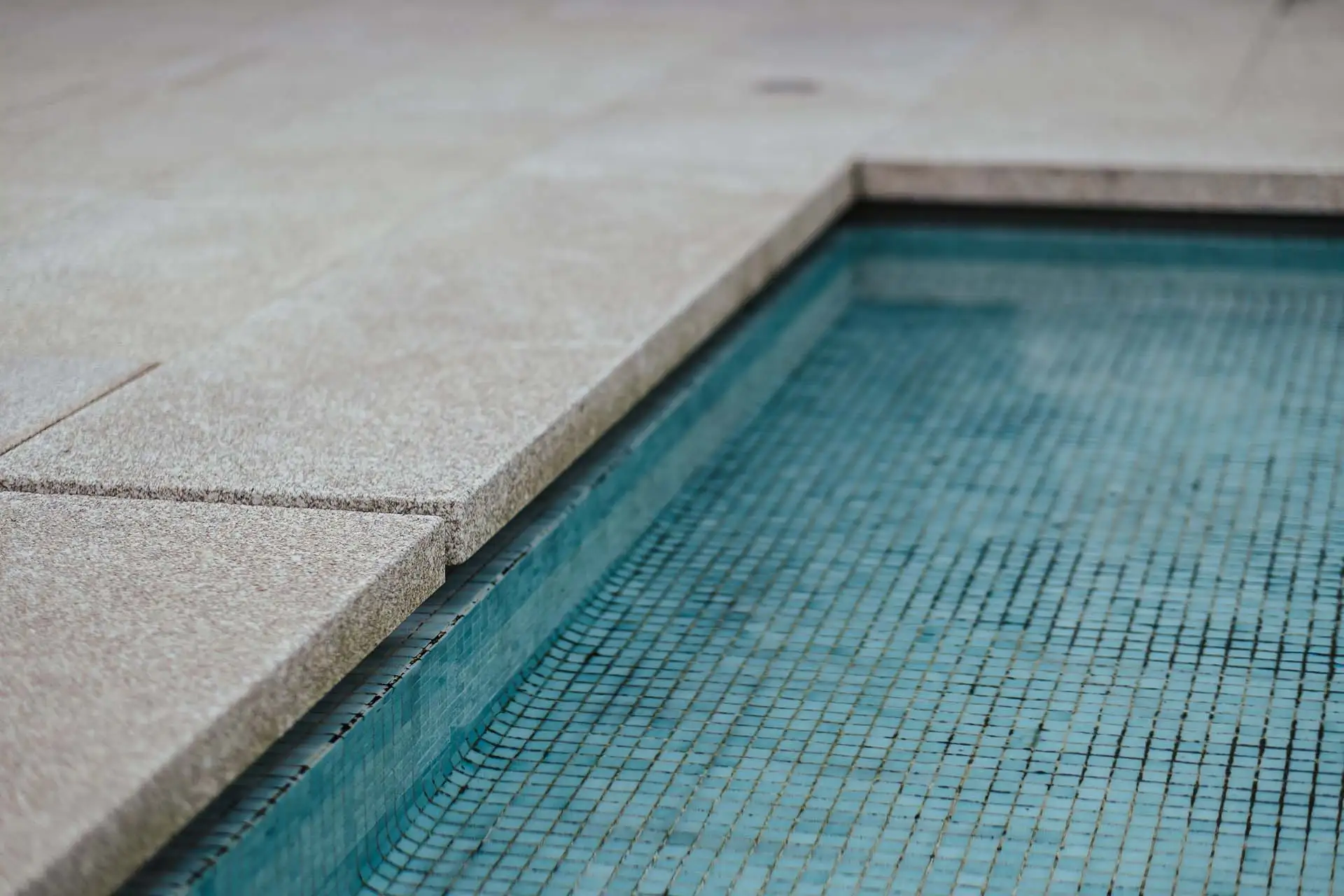 Lámina armada para piscinas - Colocación del perfil de sujeción